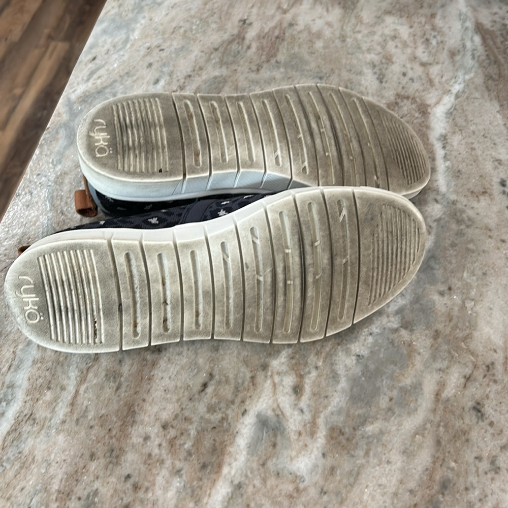 Ryka Hera Slip-On Sneaker leopard print gray,white,black size 9.5M - Picture 7 of 10